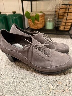 Clark’s Bendables Women's Grey Suede Lace-Up Low Heel Dress Shoes size 10